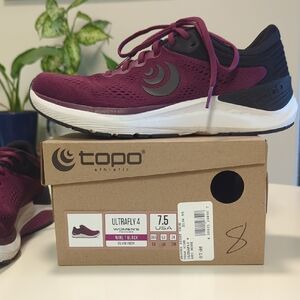 Women's Ultrafly 4 Running Shoes - Wine and Black